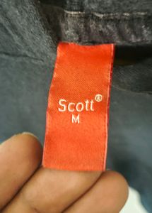 Sweatshirt With Hoodie From SCOTT