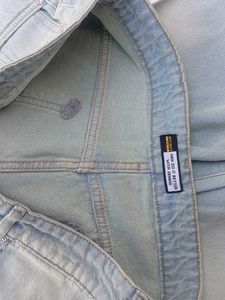 Light Wash Relaxed Fit Jeans
