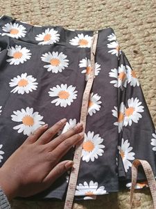 Cute Daisy Print Skater Skirt