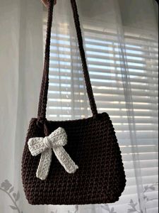 Chic Crochet Shoulder Bag with Bow