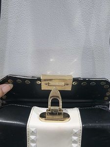Stylish sling bag