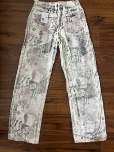 Imported Graphic Print 90’s fit jeans