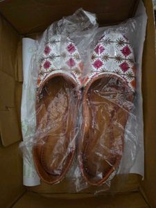 ✨️Embroidered Jutti Flats✨️