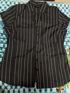 black shirt women
