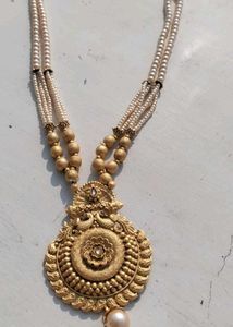 Exquisite Pearl &amp; Gold Necklace Set