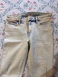 Tommy Hilfiger Distressed Light Wash Jeans