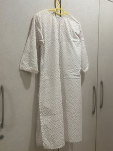 100% cotton Elegant White &amp; Gold Printed Kurta