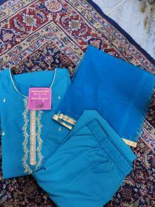 XXL - Blue Kurta Set with Gold Embroidery