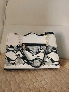 Chic Snakeskin Print Handbag