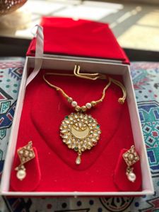 Elegant Kundan Necklace and Earrings Set