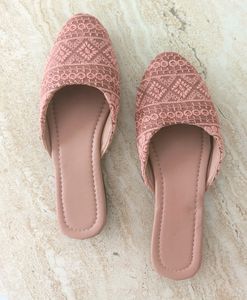 Pink Embroidered Jutti 🩷