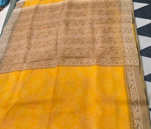 Freebies❤️&amp;  Elegant Yellow Patterned Saree