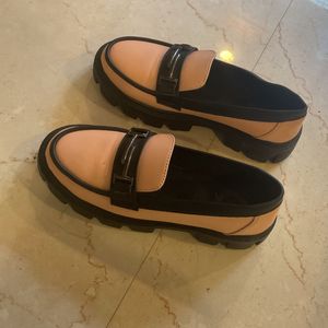Chic Peach & Black Loafers
