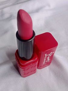 Huda Matte Me Lipstick