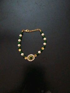Elegant Green & Pearl Bracelet