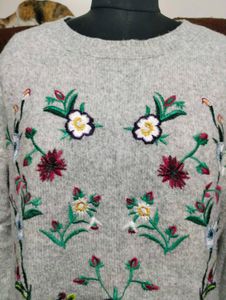 Embroidered Crewneck Sweatshirt