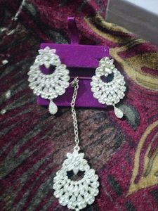 Stunning Kundan Maang Tikka &amp; Earring Set