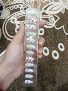 Stick On Nails 💅🏻