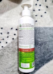 Mamaearth Onion Shampoo