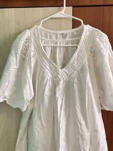 Chic White Embroidered Cotton Blouse