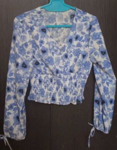 Blue Floral Print Smocked Crop 🩵Korean Style