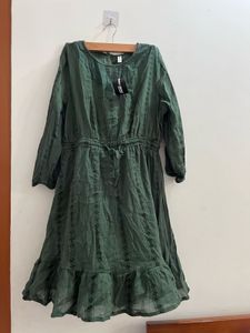 Fame forever by lifestyle green dress. Size L. kne