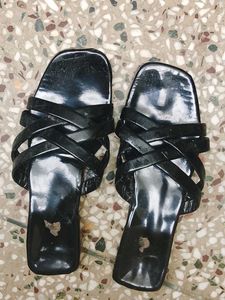Stylish Black Crossover Strap Sandals