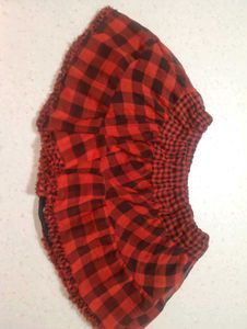 red and black checkboard print skirt M size