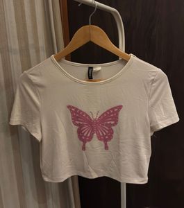 H&M White Cropped T-Shirt with Pink Butterfly Desi
