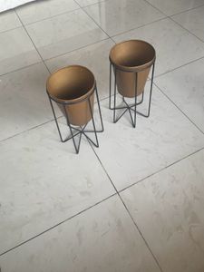 Metal Plant Pot with Stand (Set of 2)