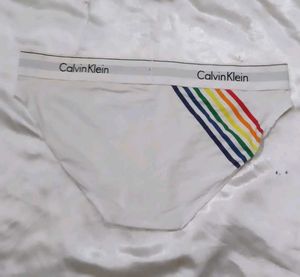 Calvin Klein sez L/g/ panty