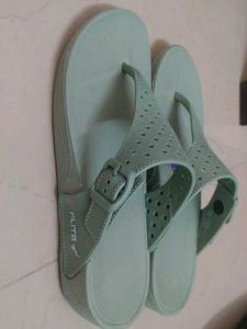 Flite Women's Green Buckle Sandals