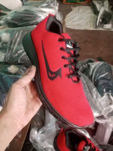 NEW NO USED SPORTS SHOES FOR MEN.