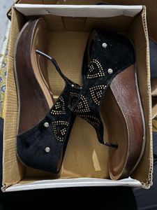 Price drop 🚨Stylish Black Wedge Sandals