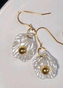 Elegant White Petal &amp; Gold Ball Earrin