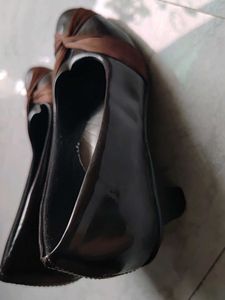 Stylish Brown &amp; Black Heels 9.6" length