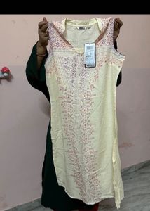 Elegant Embroidered Sleeveless Kurta Unused
