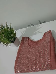 Lightly Embroided Kurtha