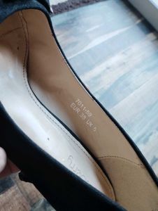 Chic Black Suede Heels