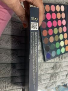 Vivid Eyeshadow Palette