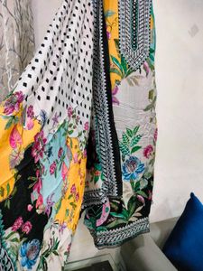 Embellished Kurta Set with Floral Print