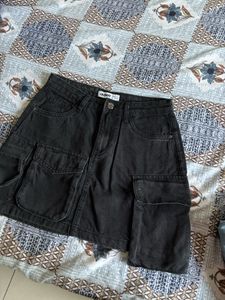 Stylish Black Denim Cargo Mini Skirt