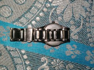 a well maintained good sonata black chain watch