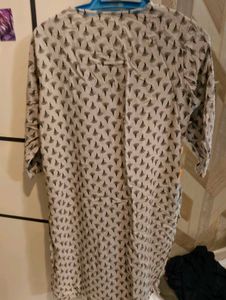 Elegant Embroidered Kurta Set M- L