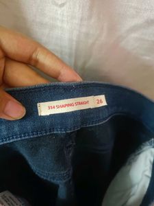 Levis Straight Fit Blue Jeans