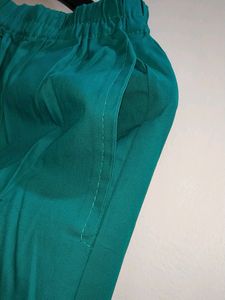 Women's Solid Mid Rise Cotton Pant