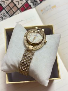 Elegant Gold Watch with Rhinestones