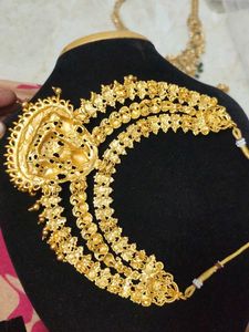 broad necklace