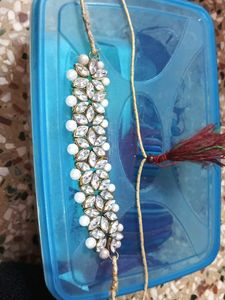 Elegant Kundan & Pearl Maang Tikka