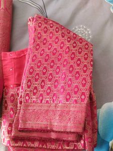 Elegant Pink Silk Saree with Intricate Weave